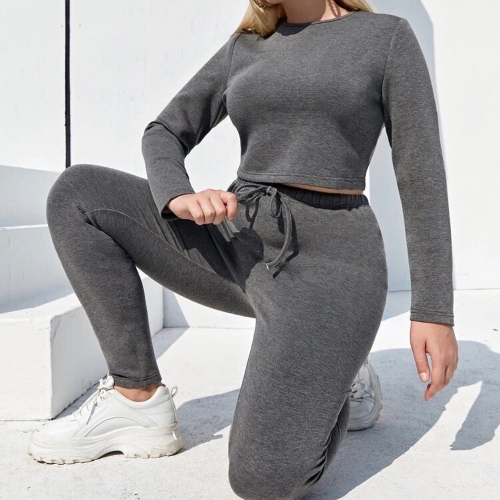 SHEIN Plus Crop & Leggings Set